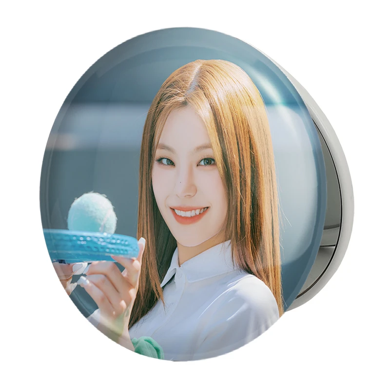 آینه جیبی خندالو طرح یجی گروه ایتزی ITZY مدل تاشو کد 20212 