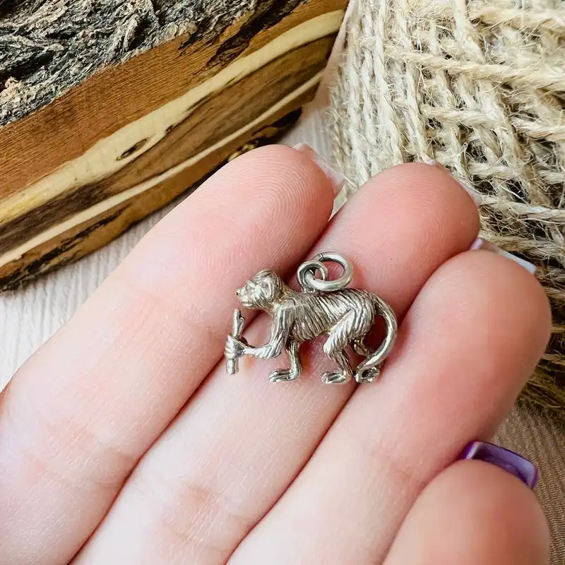 آویز گردنبند نقره مدل میمون موز دار