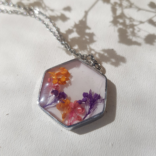 گردنبند دخترانه مدل رزینی گل دار