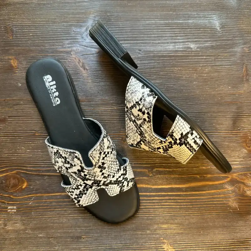 صندل زنانه نیکتا مدل ماریو رنگ مشکی