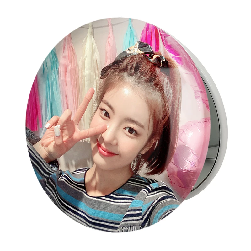 آینه جیبی خندالو طرح لیا گروه ایتزی ITZY مدل تاشو کد 20191 