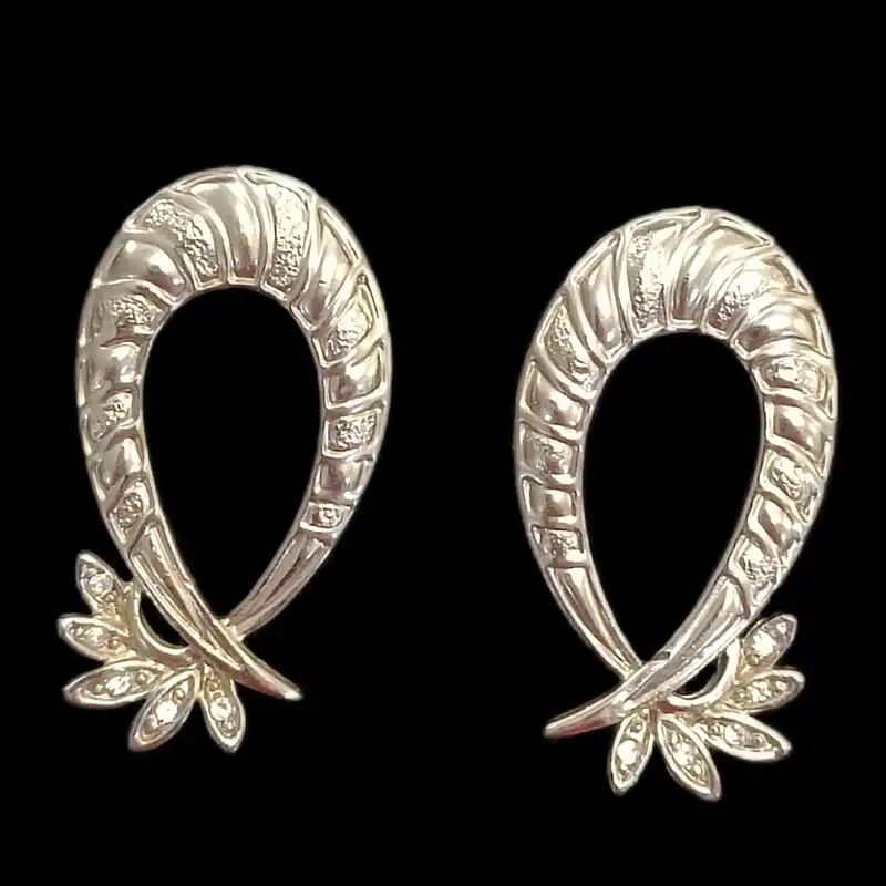 گوشواره زنانه مدل فانتزی نگین دار