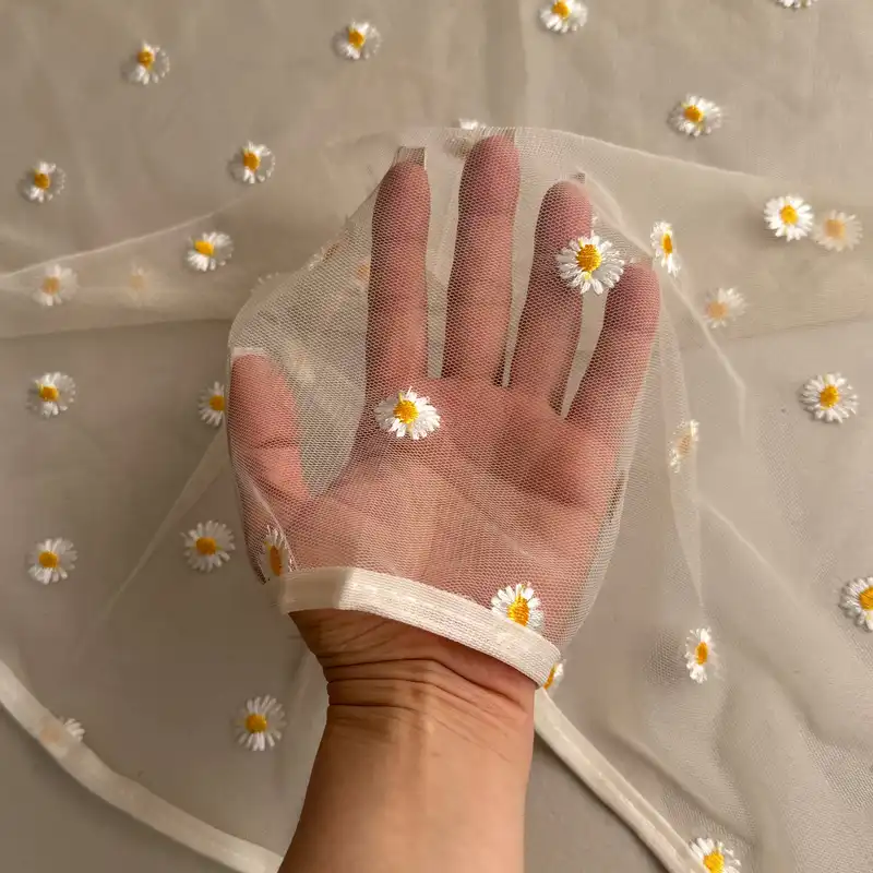 روسری زنانه مدل توری گل بابونه ای کد 60