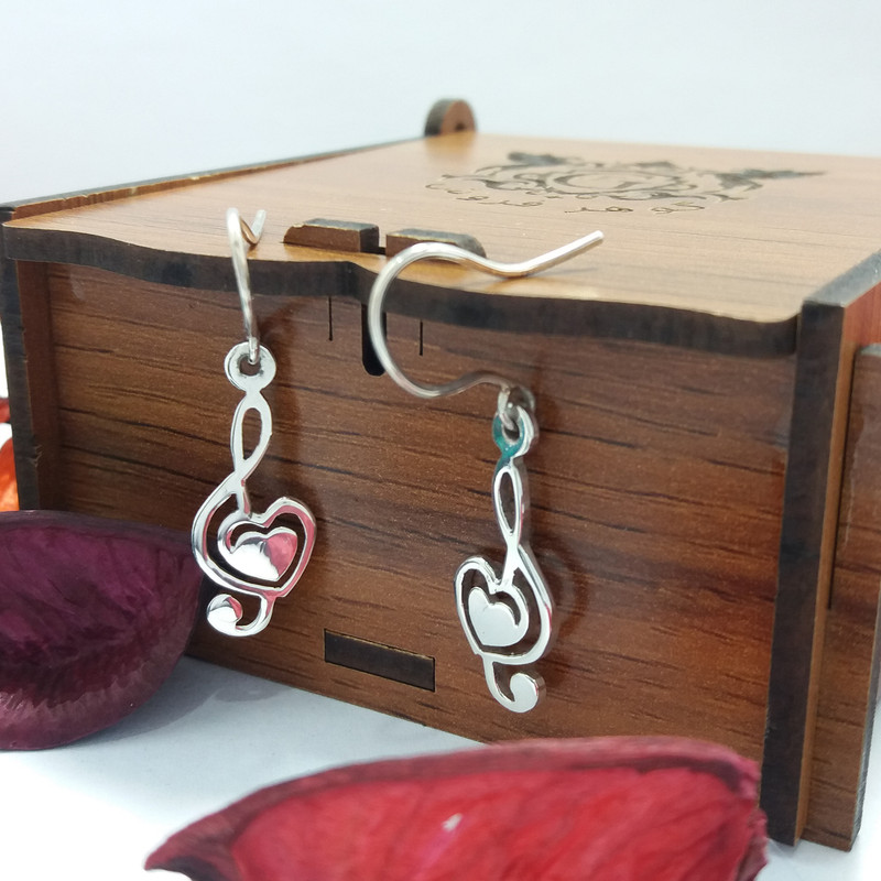 گوشواره نقره آویز زنانه مدل نت موسیقی با قلب