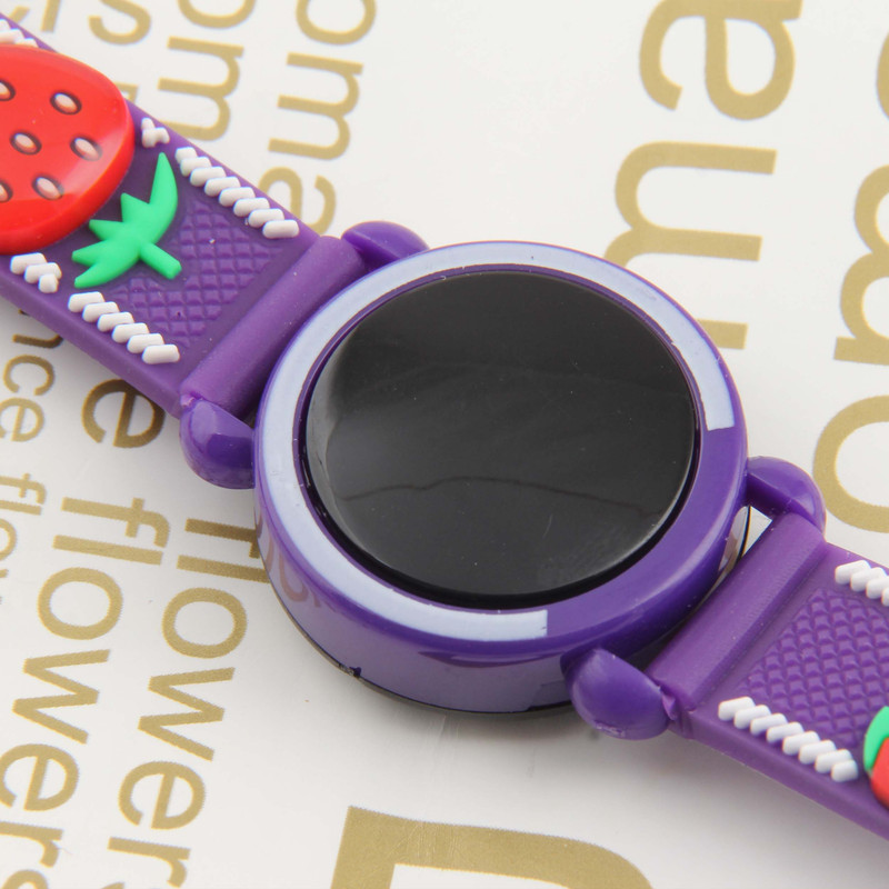 ساعت مچی دیجیتال دخترانه مدل توت فرنگی کارتونی کد WHK_056