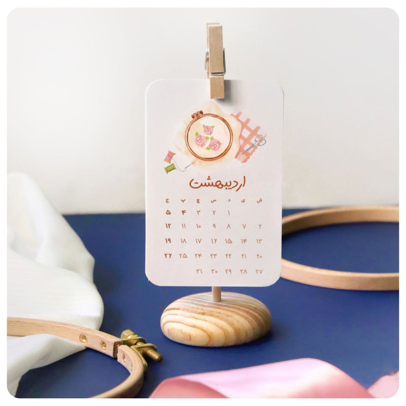 تقویم رومیزی سال ۱۴۰۴ پیکسان مدل فسقلی