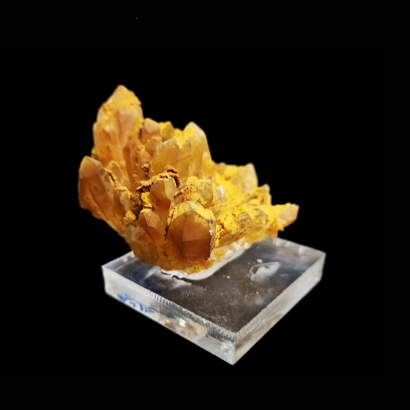 سنگ راف کوارتز مدل فانتوم سیترین کد q715