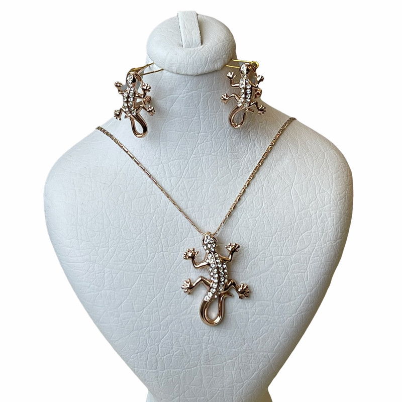 نیم ست زنانه کلیو مدل 01 نیم ست زنانه کلیو مدل 01