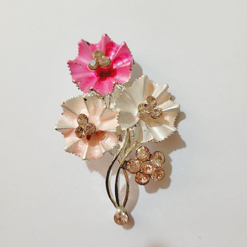 گل سینه دخترانه نیک ثمر مدل دسته گل فلزی