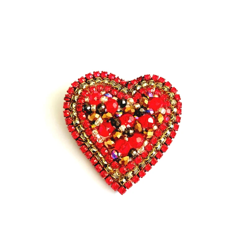 گل سینه زنانه مدل جواهر دوزی قلب