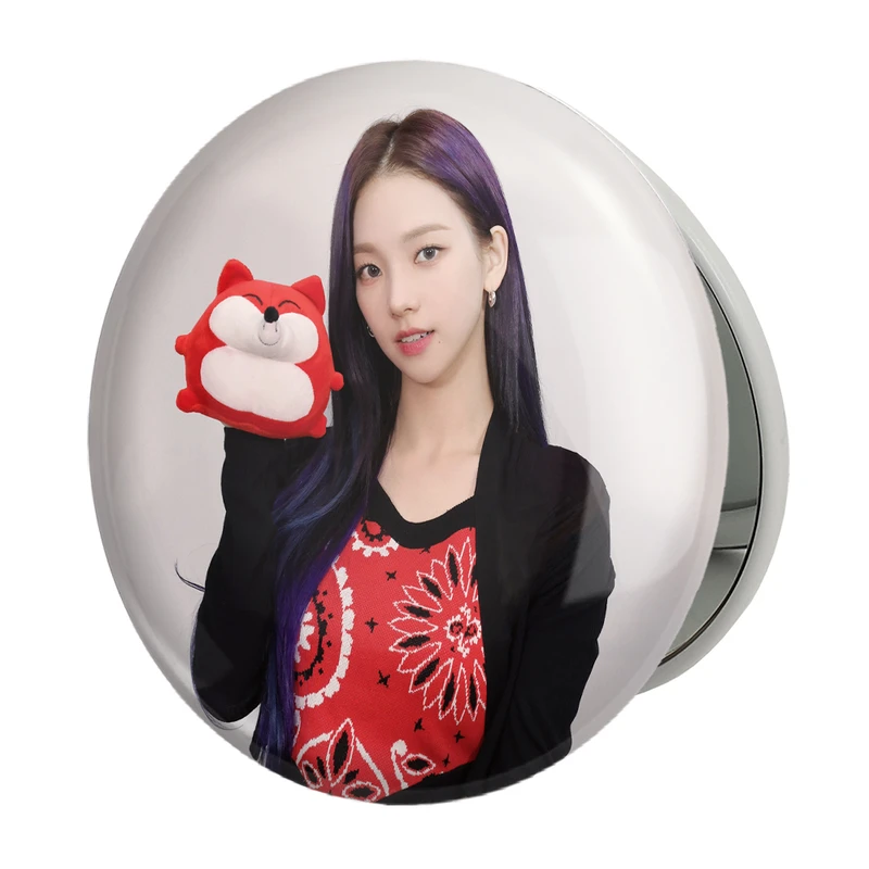 آینه جیبی خندالو طرح کارینا گروه گروه آسپا Aespa مدل تاشو کد 19719 