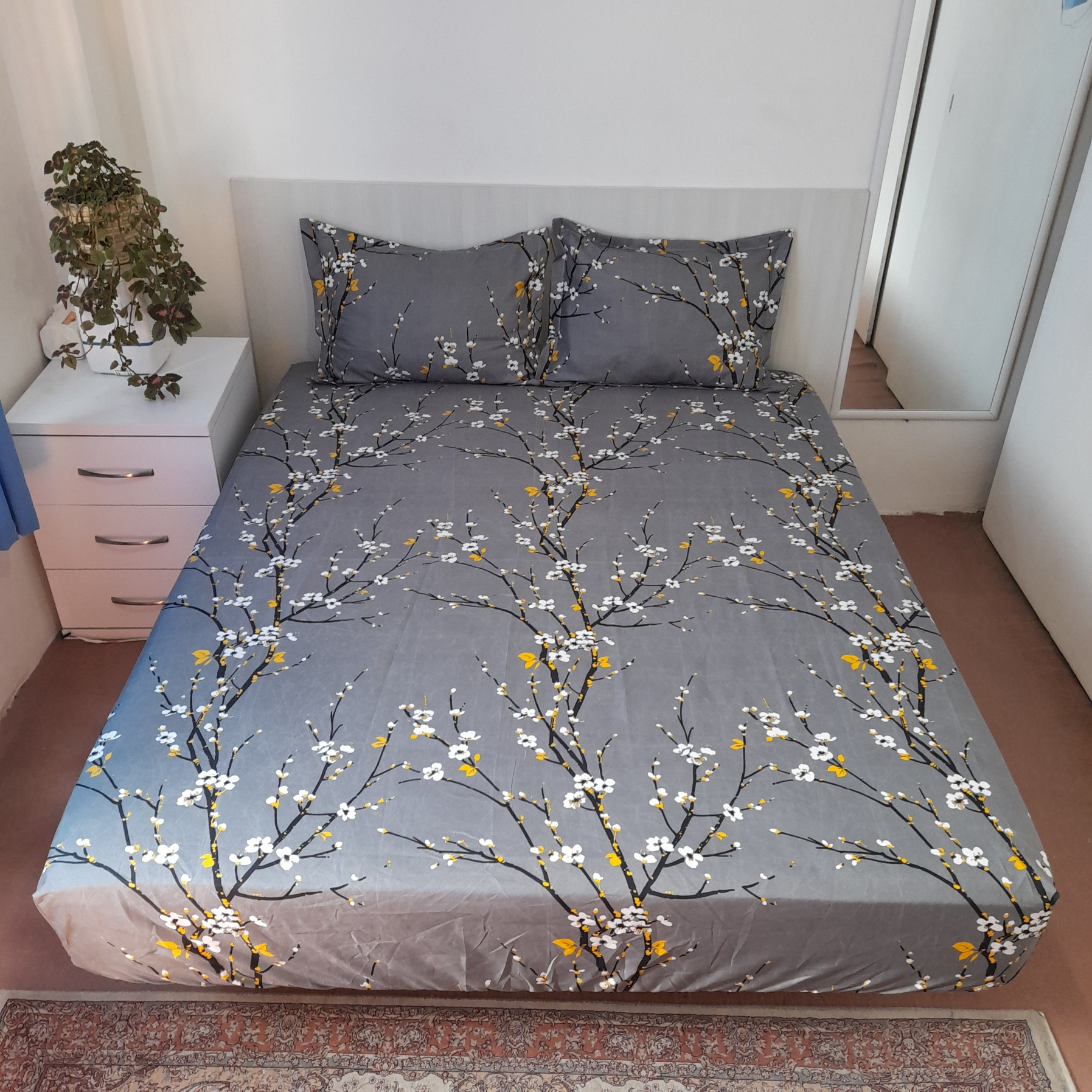 سرویس ملحفه مدل  کشدار h25 niki06 طرح شکوفه کد 180  دو نفره سه تکه