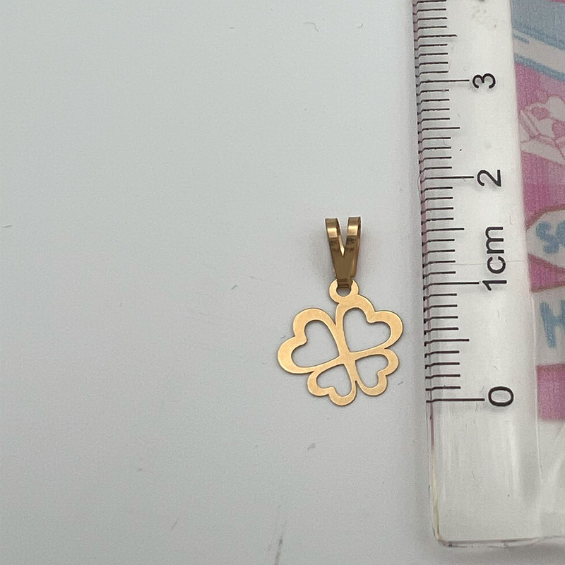 آویز گردنبند طلا 18 عیار زنانه گالری صادقی طرح چهار قلبی آویز گردنبند طلا 18 عیار زنانه گالری صادقی طرح چهار قلبی