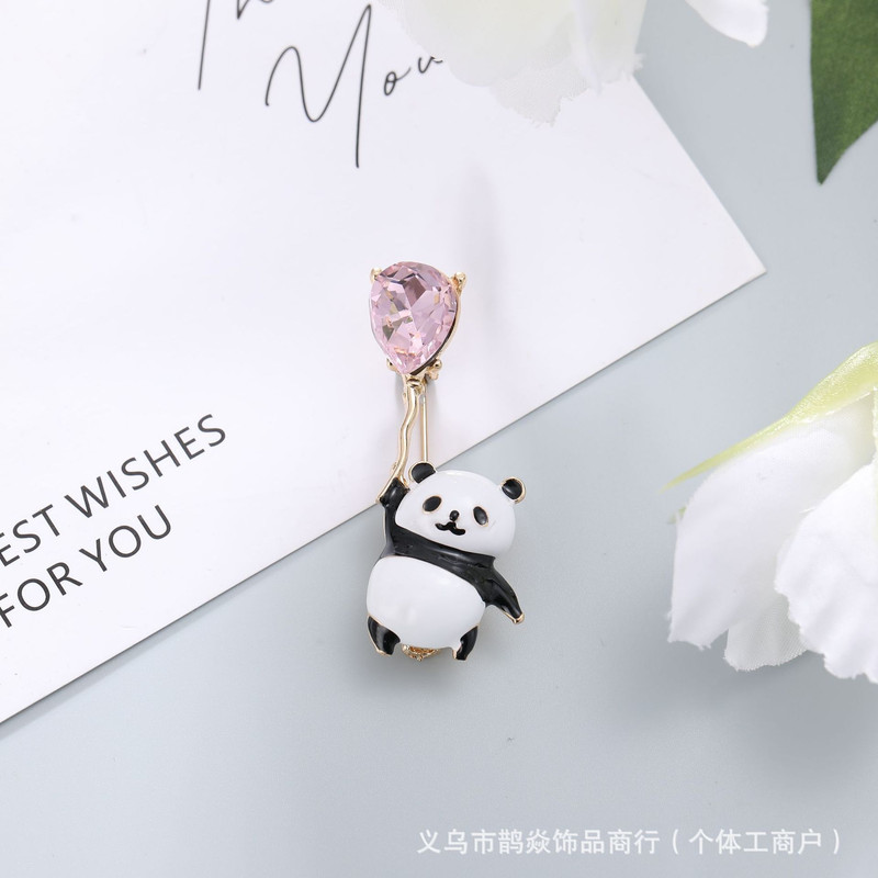 گل سینه زنانه مدل پاندا 87 گل سینه زنانه مدل پاندا 87