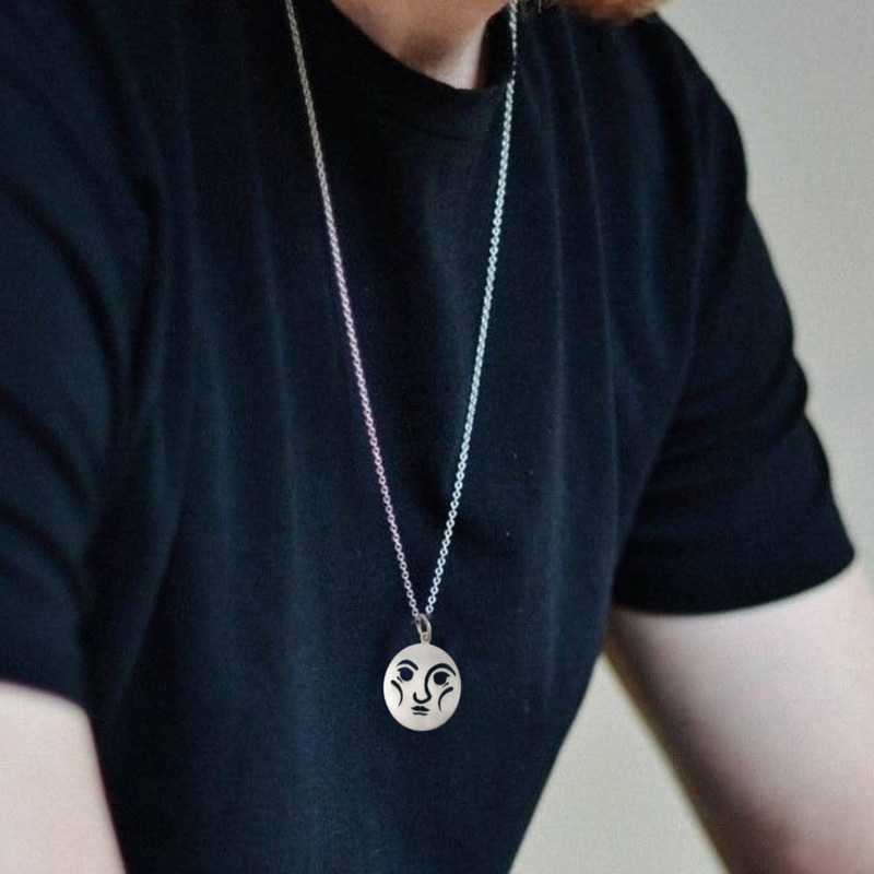 آویز گردنبند نقره مدل آقای ماه آویز گردنبند نقره مدل آقای ماه