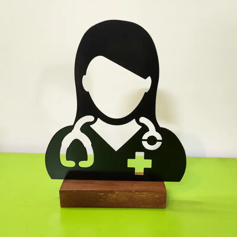 تندیس نیتا متال مدل کادر درمان کد 2