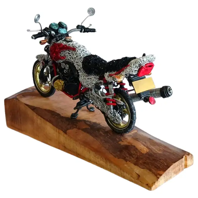 مجسمه سیمی مدل موتور cb 1300