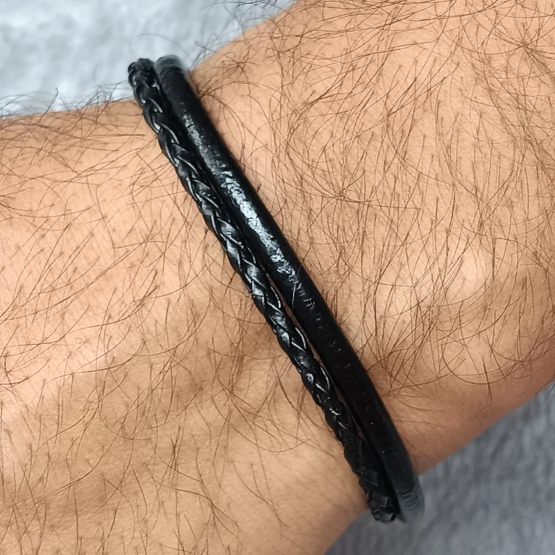 عکس شماره 2 : دستبند مردانه مدل چرمی رینگی بافت دار