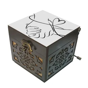 جعبه موزیکال مدل هندلی طرح دست قلب عشق کد 2024
