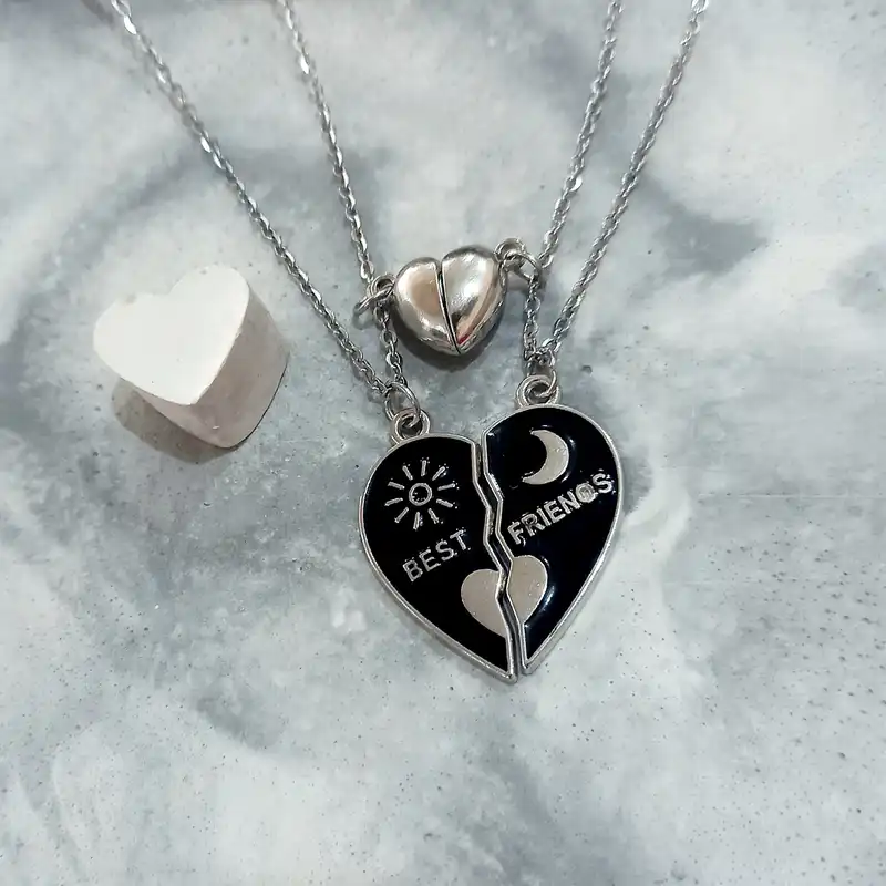گردنبند مدل دوستی قلب مکمل ماه و خورشید و قلب مگنتی بسته 2 عددی