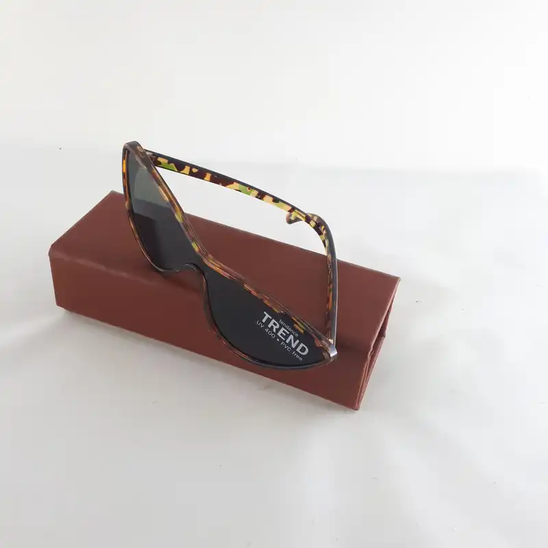 عینک آفتابی زنانه مدل iam-324-778