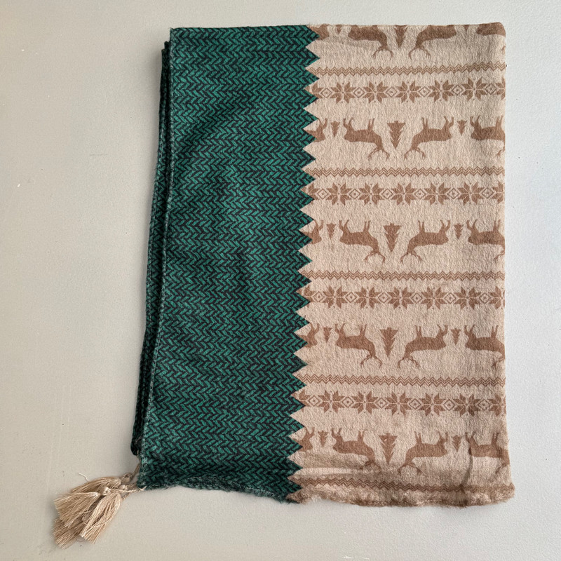 شال زنانه مدل موهر مخمل گوزن دار اقلیمی حاشیه خط ریز منگوله دار