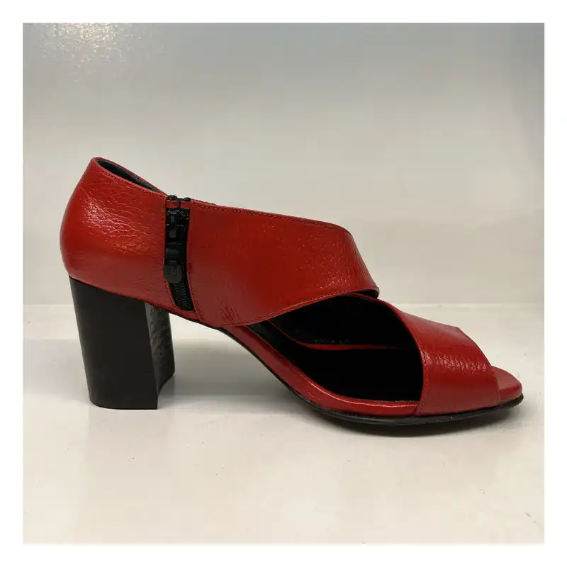 صندل زنانه سرزمین چرم کد 1415 رنگ قرمز