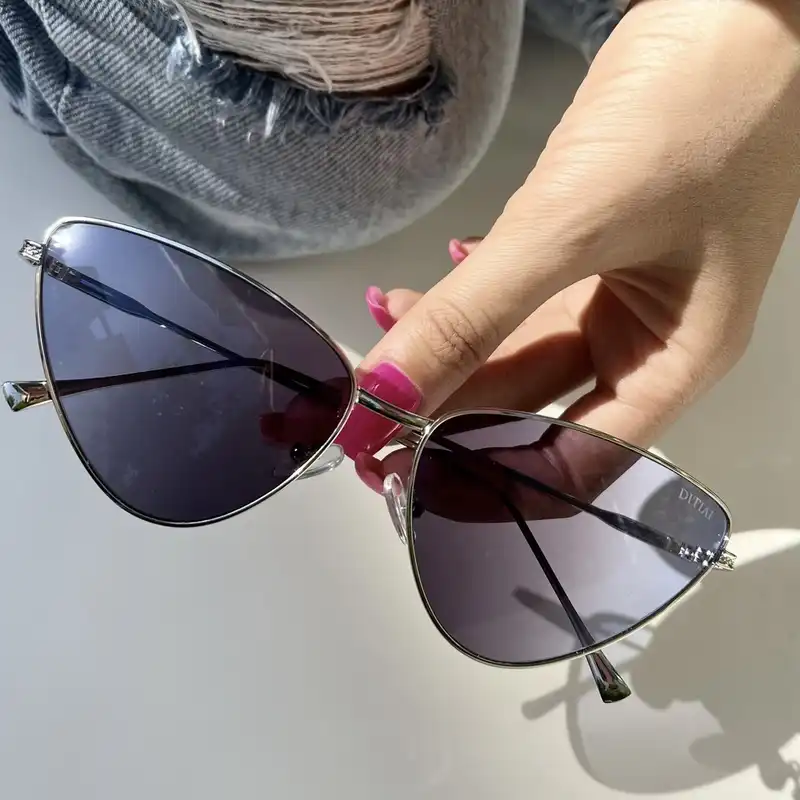 عینک آفتابی زنانه مدل مثلثی کد 207