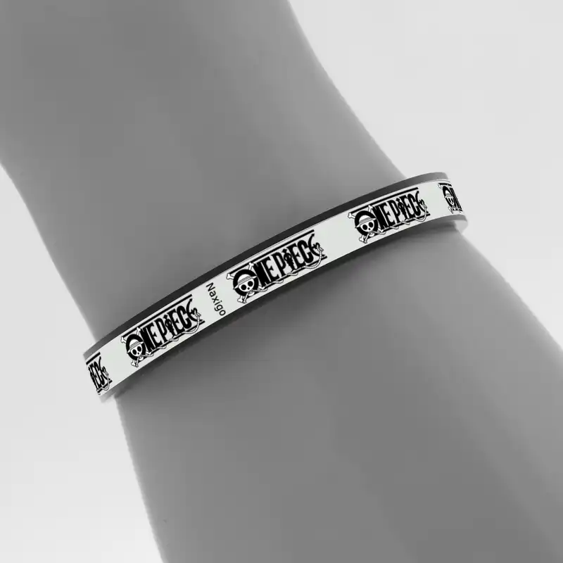 دستبند ناکسیگو مدل شب تاب طرح One Piece کد BR7056