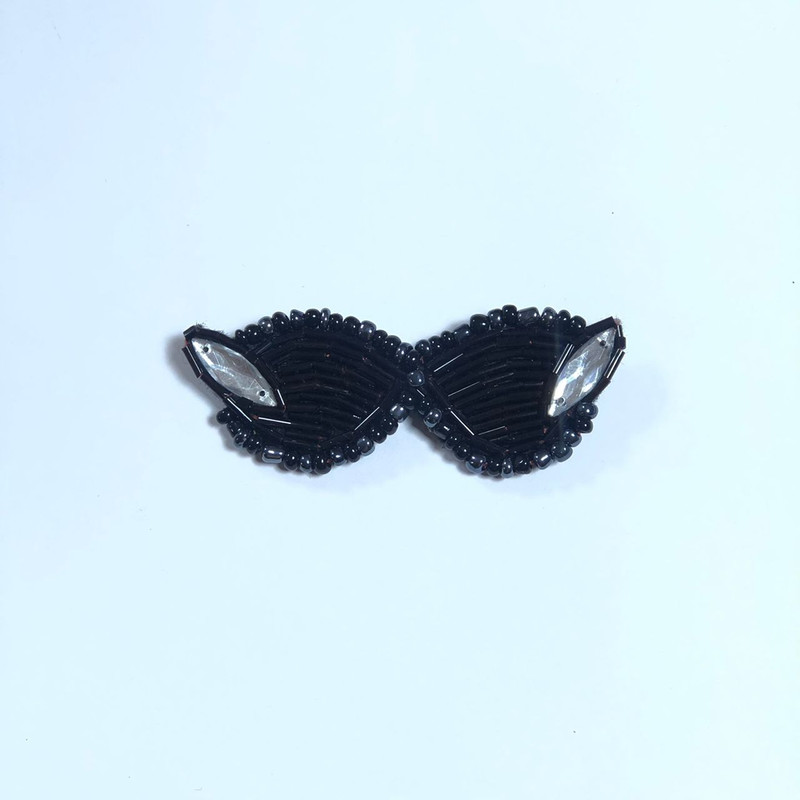 گل سینه دخترانه مدل عینک