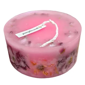 شمع استوانه‌ای با گل خشک نوربرگ مدل دل‌رز