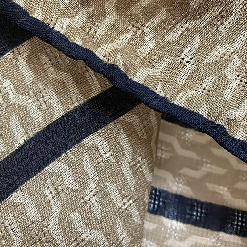 روسری زنانه مدل نخی گارزا ژاکارد دست دوز کد 02