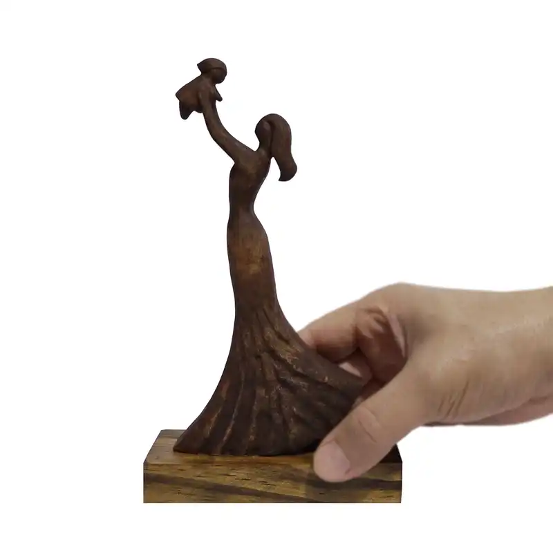 مجسمه چوبی مدل مادر و کودک کد 02