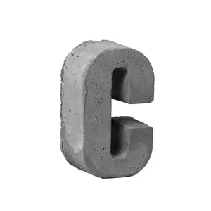 مجسمه بتنی طرح حروف مدل letter C