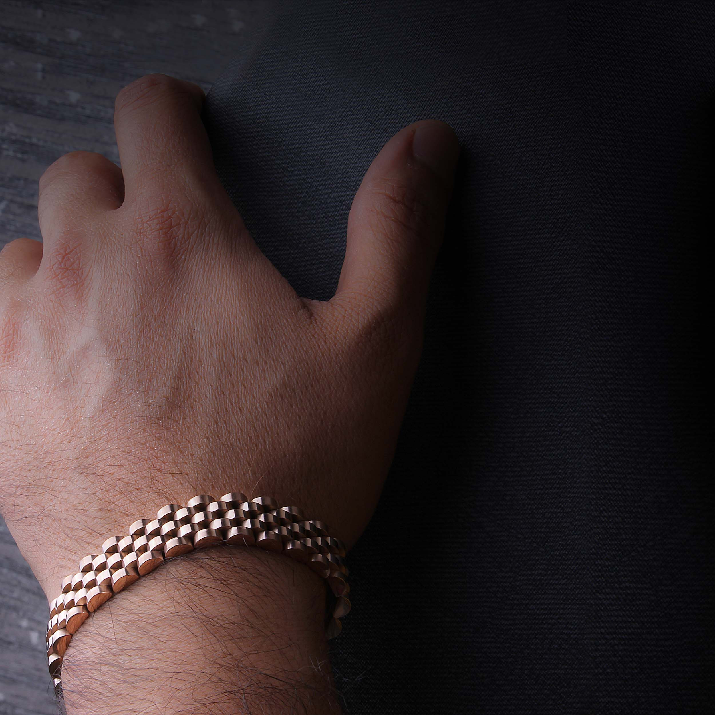 دستبند مردانه بازرگانی میلادی کد DP_437