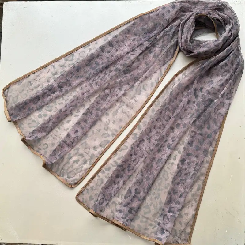 شال زنانه مدل توری پلنگی نوار دوزی شده  کد 2