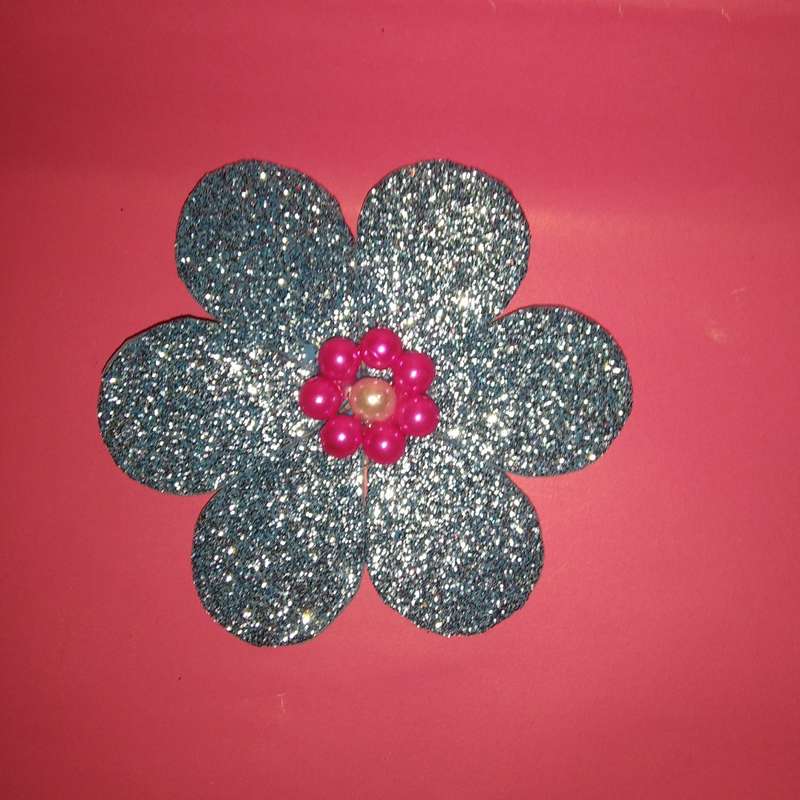 گل سینه دخترانه طرح گل مدل 2138 گل سینه دخترانه طرح گل مدل 2138