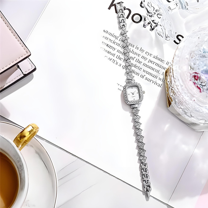 ساعت مچی عقربه ای زنانه مدل رویال نگین دار