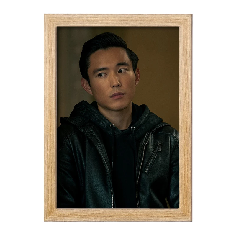 تابلو خندالو مدل بن هارگریوز سریال آکادمی آمبرلا The Umberella Academy کد 28542