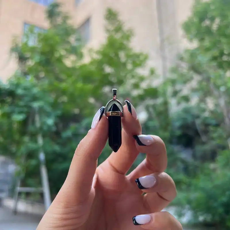 آویز گردنبند مدل منشوری