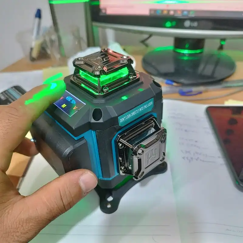 تراز لیزری ماکیتا مدل BYT-LL4D