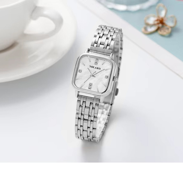 ساعت مچی عقربه ای زنانه یولاکو مدل کوارتز کد y-n01