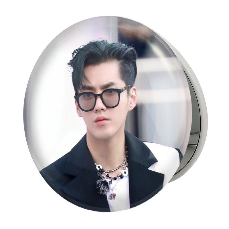 آینه جیبی خندالو طرح کریس وو گروه اکسو EXO مدل تاشو کد 13430 