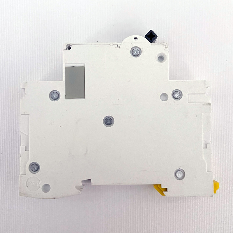 فیوز مینیاتوری تک پل 6 آمپر اشنایدر مدل xC60 Acti9 کد A9N1P06B