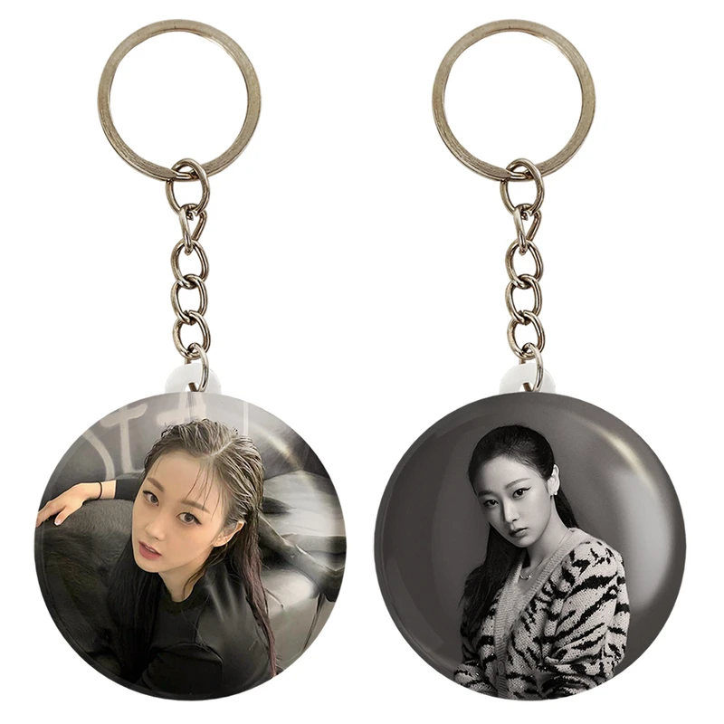 جاکلیدی خندالو مدل جیزل گروه گروه آسپا Aespa کد 1969719707 مجموعه 2 عددی