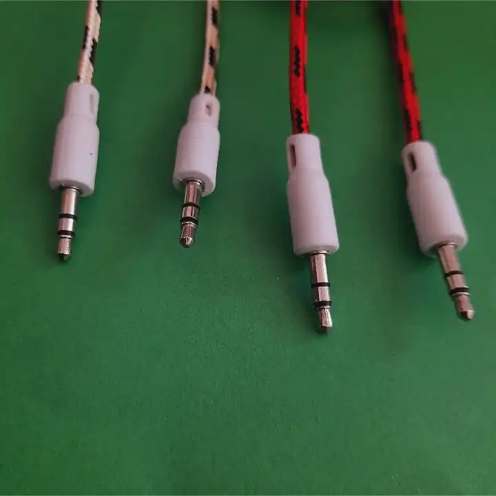 کابل AUX ریمکس مدل RCA_118H طول 0.9 متر