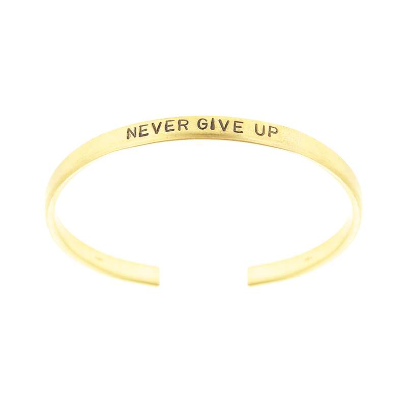 دستبند گالری عزیزی مدل برنجی طرح هرگز تسلیم نشو