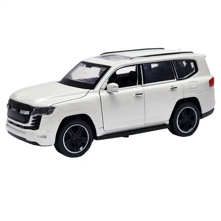 ماشین بازی مدل لندکروز فلزی طرح 4 درب باشو چراغدار کد 3261D