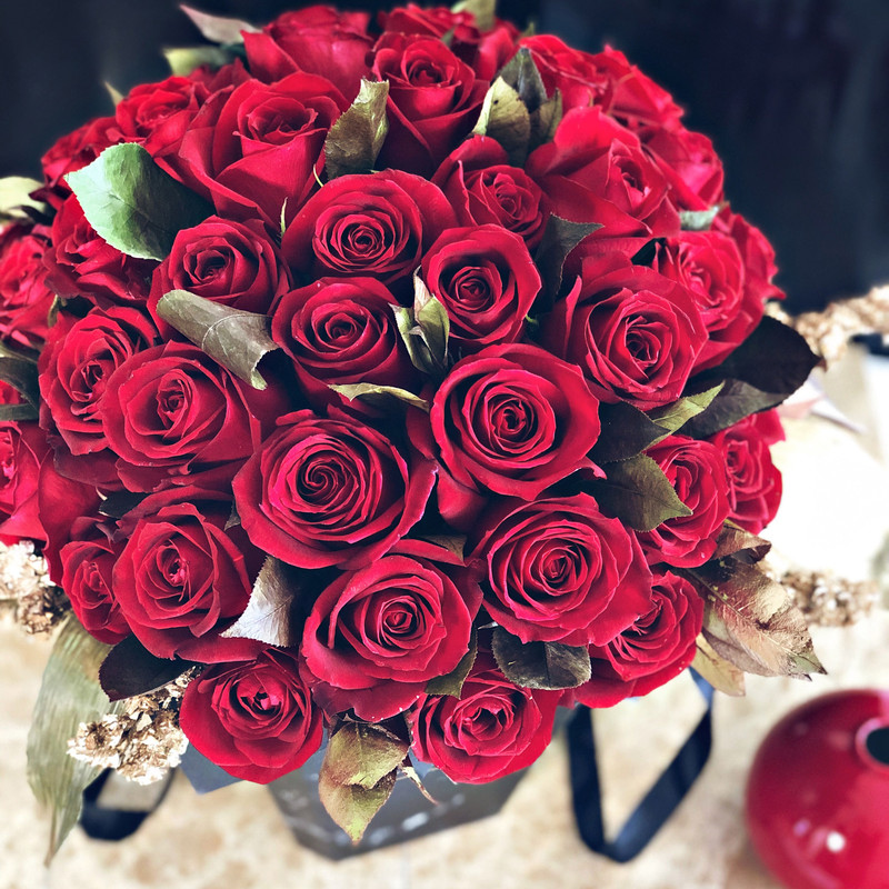 سبد گل گل گیفت مدل عشق طلایی کد GG0012