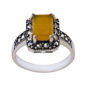 انگشتر نقره زنانه بازرگانی میلادی مدل  عقیق شرف الشمس نگین مارکازیت کد AW_255